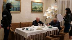 Суд отправил под арест мужчин, которые собирались продать должность главы ОГА
