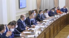 Ношение масок в общественных местах могут отменить