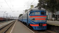 Премьер-министр Украины попросил навести порядок в пригородных поездах