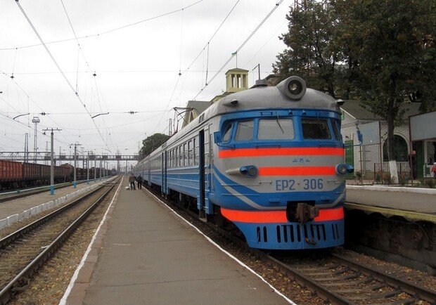 Премьер-министр Украины попросил навести порядок в пригородных поездах