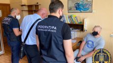 Двум харьковским полицейским охраны сообщено о подозрении в торговле наркотиками и краже