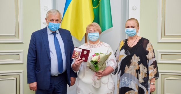 Накануне Дня медработника харьковским врачам и медсестрам вручили благодарственные награды