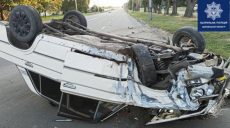 На улице Леся Сердюка водитель ВАЗа врезался в столб (фото)
