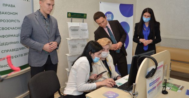 В Харькове открыли центр, в котором будут помогать разобраться с цифровыми возможностями (фото)