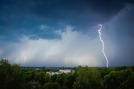 Вночі в Харкові та області буде небезпечно: синоптики прогнозують грозу