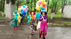 Харківські лікарняні клоуни почали відвідування дитячих медичних закладів (фото)