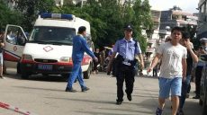 У Китаї 50-річний охоронець скоїв напад з ножем: 39 поранених, переважно діти (відео)
