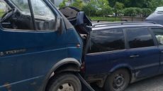 На Мерефянском шоссе столкнулись три авто. Скорая забрала двоих пострадавших (фото)