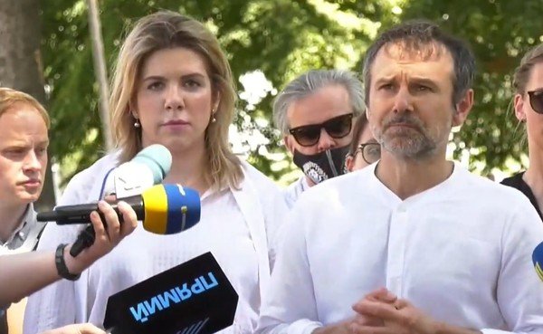 «Я отхожу в сторону, вы со своим дерьмом – со мной», – Вакарчук
