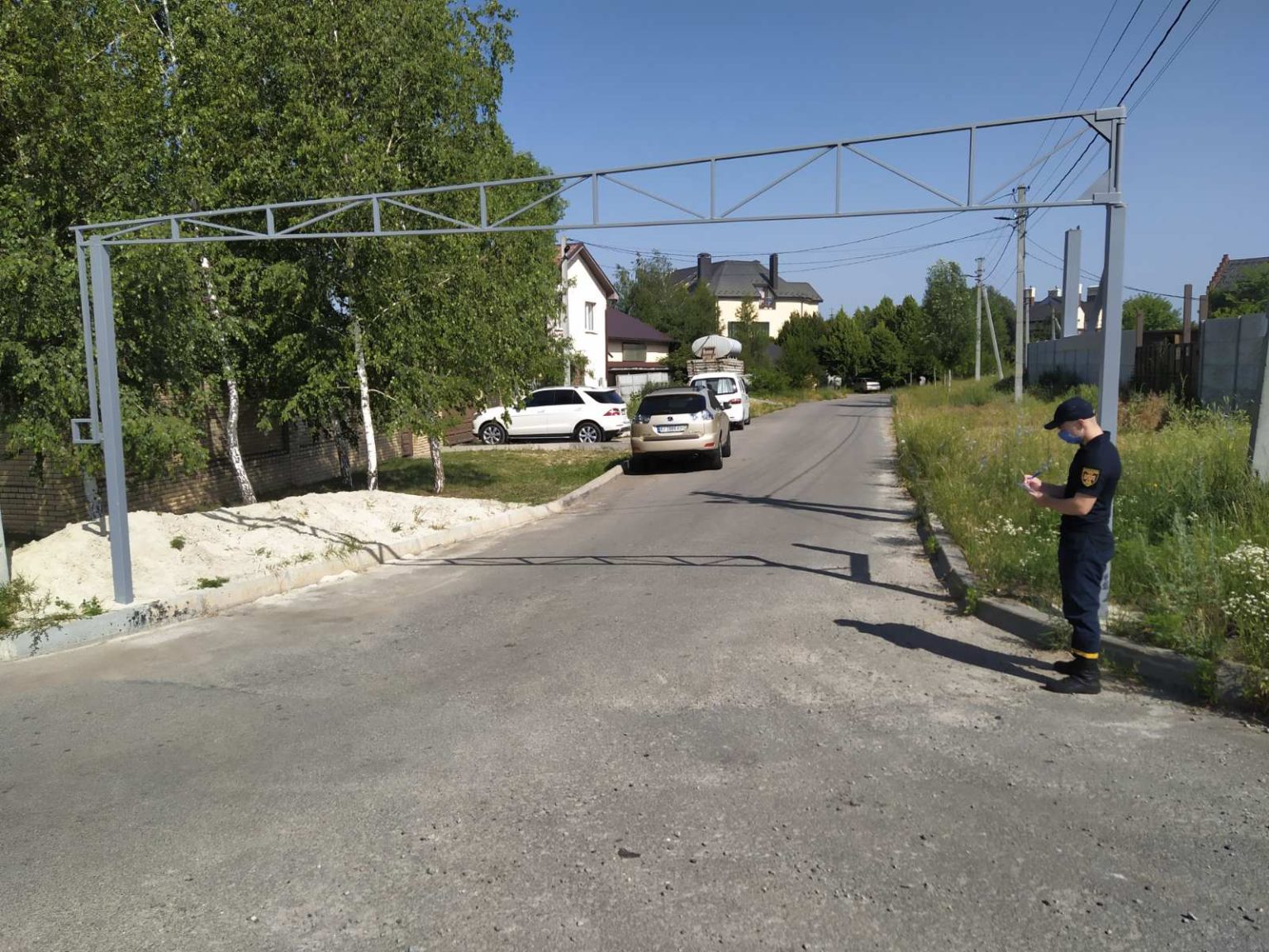 Пожарные обеспокоены большим количеством препятствий на дорогах Харьковщины (фото)