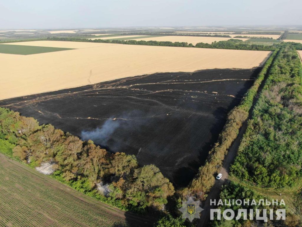 Полиция устанавливает причини пожаров на пшеничных полях Харьковщины