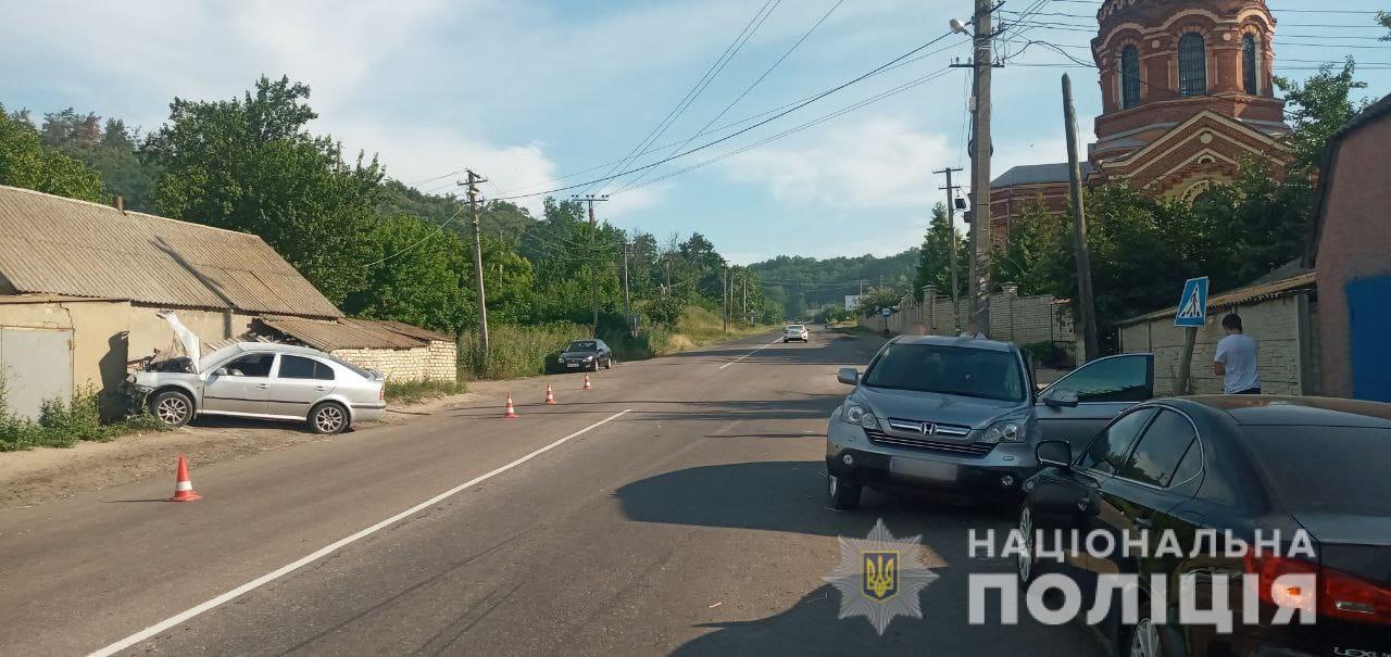 Полиция выясняет обстоятельства ДТП в Харьковской области