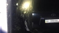В Харькове загорелся автомобиль на СТО