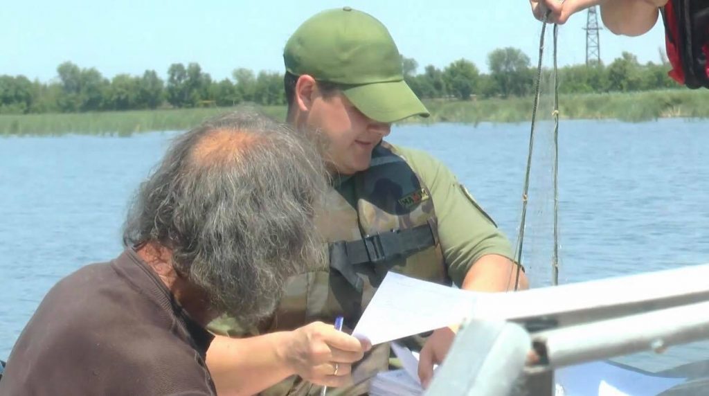 Бесхозные сети и поимка браконьера: на Харьковщине рыбоохранный патруль провёл рейд