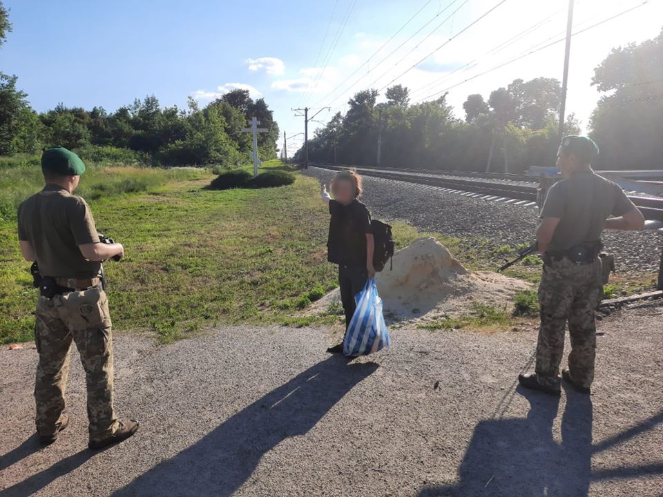 Украинка испугалась, что ее не пропустят через границу и решила пересечь ее незаконно