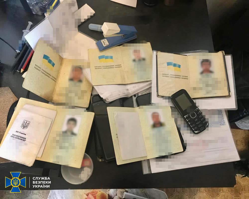 Группа харьковчан изготовляла поддельные украинские паспорта для иностранцев