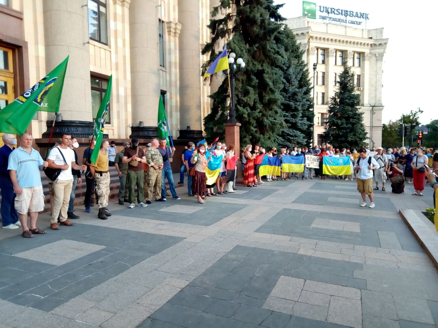 Що робити солдату, якого кидають ніби м’ясо? Харків’яни мітингують проти перемир’я (фото)