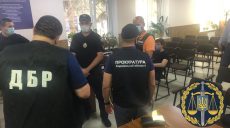 Пьяные патрульный и его приятель полчаса избивали представителя владельца ресторана в Харькове