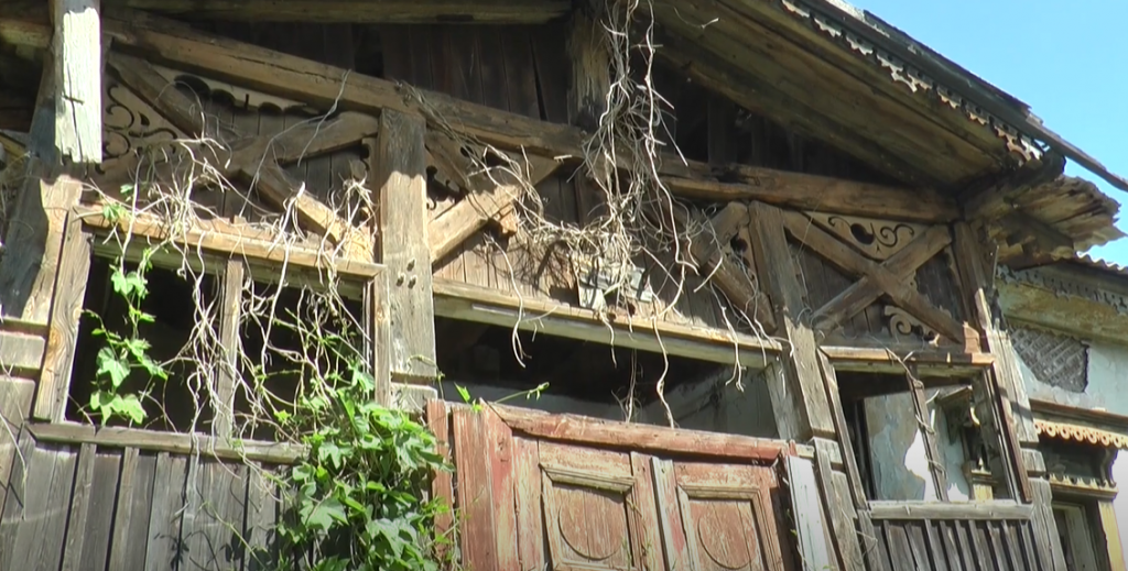 Історична пам’ятка чи «дім-вбивця»: у якому стані будинок, в якому мешкав Сковорода (відео)