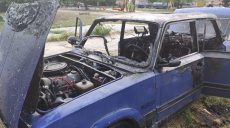 На Клочковской полностью сгорел салон автомобиля «ВАЗ-2103» (фото)