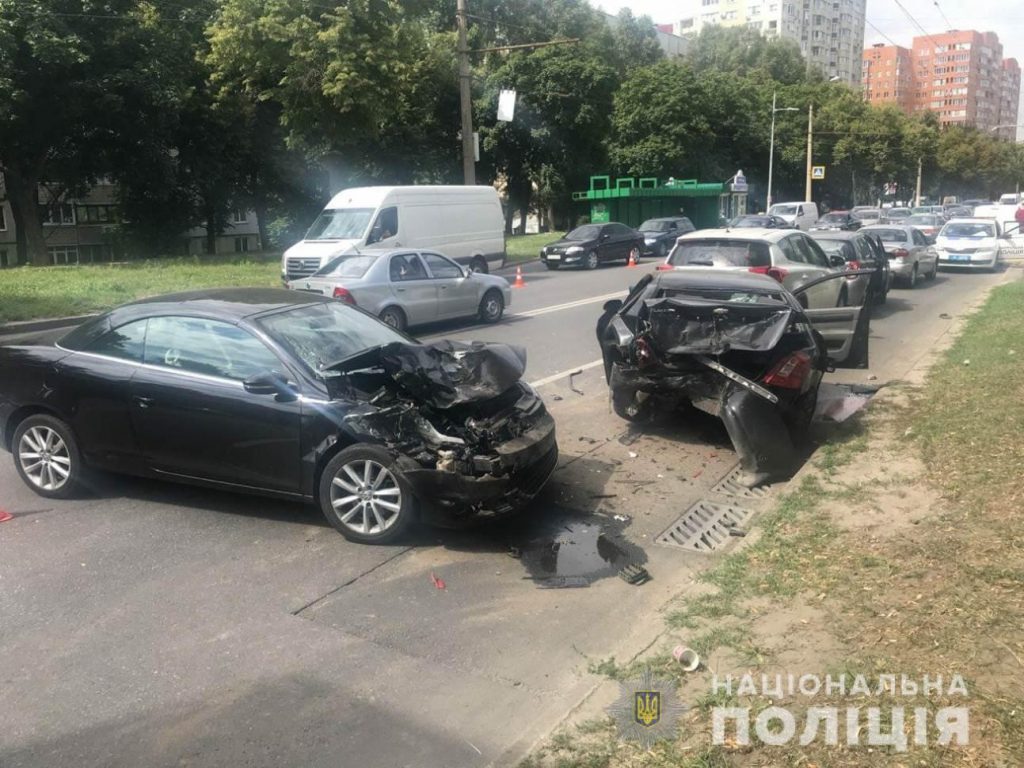 На улице Гвардейцев-Широнинцев столкнулись 5 авто. Два человека в больнице (фото)