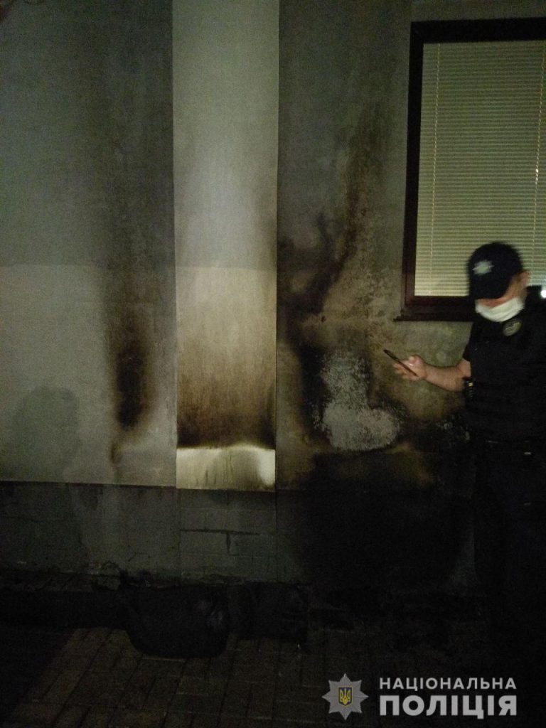 В Харькове ночью подожгли жилой дом (фото)