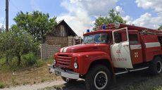 Спасатели потушили пожар в загородном доме на Харьковщине (фото)