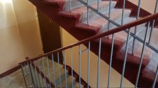 В Харькове продолжается ремонт подъездов многоэтажек