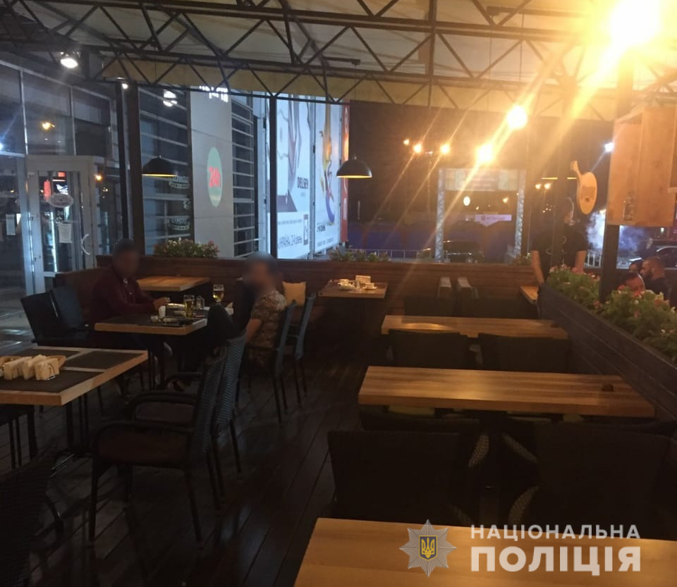 В Харькове прошел очередной ночной рейд по соблюдению карантинных мер в заведениях