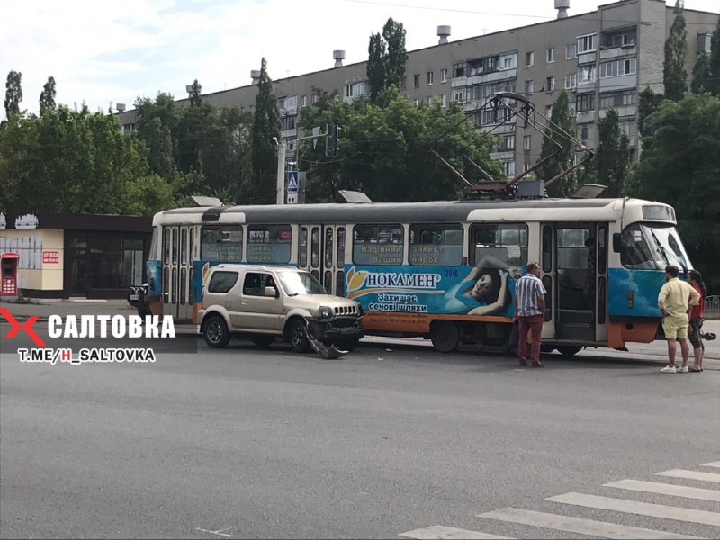 Трамвай попал в аварию на Клочковской (фото)