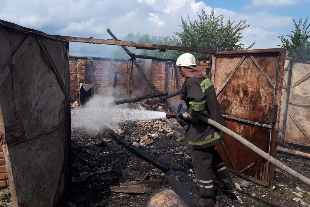 В Золочевском районе сгорел гараж (фото)