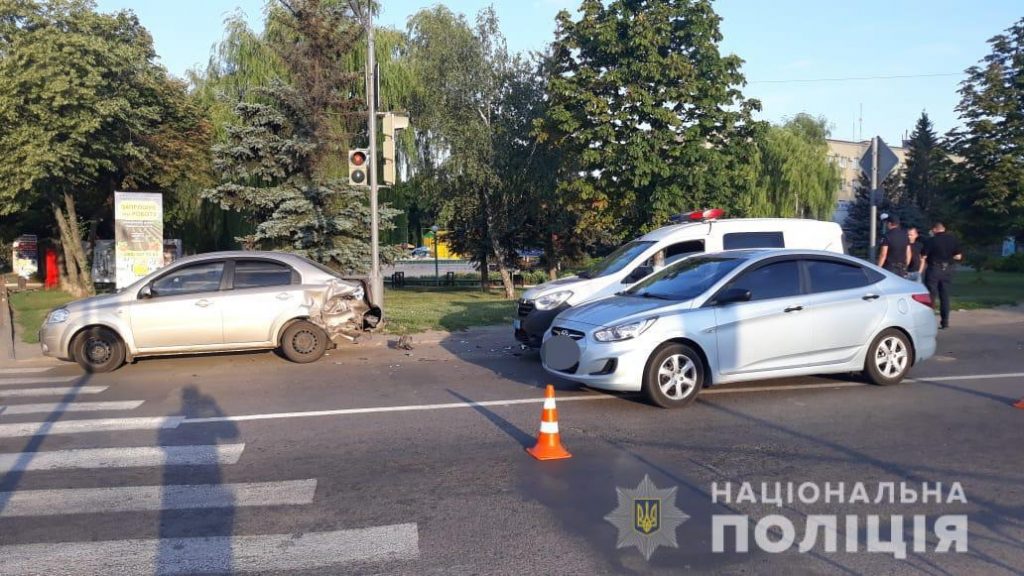 Погоня за пьяным водителем: полицейские попали в тройное ДТП (фото)