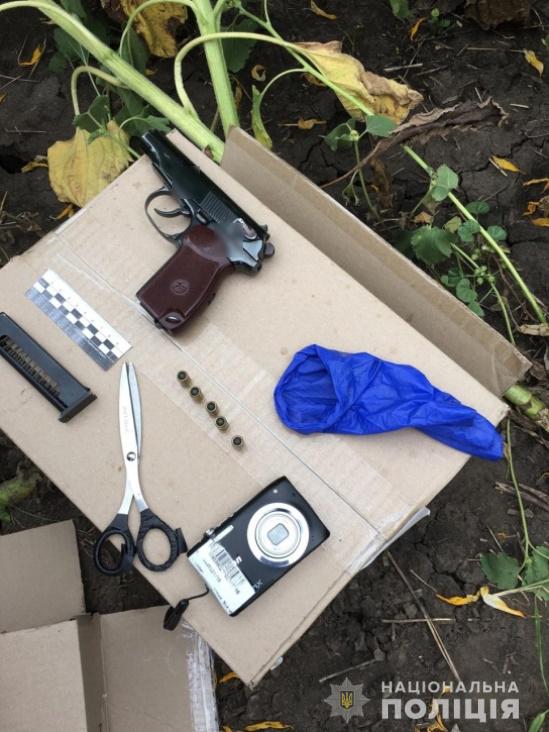 В Харьковской области неизвестные открыли стрельбу по комбайнам и аграриям (фото)