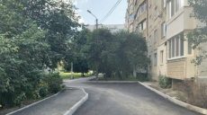 В 21 дворе Шевченковского района переложили асфальт
