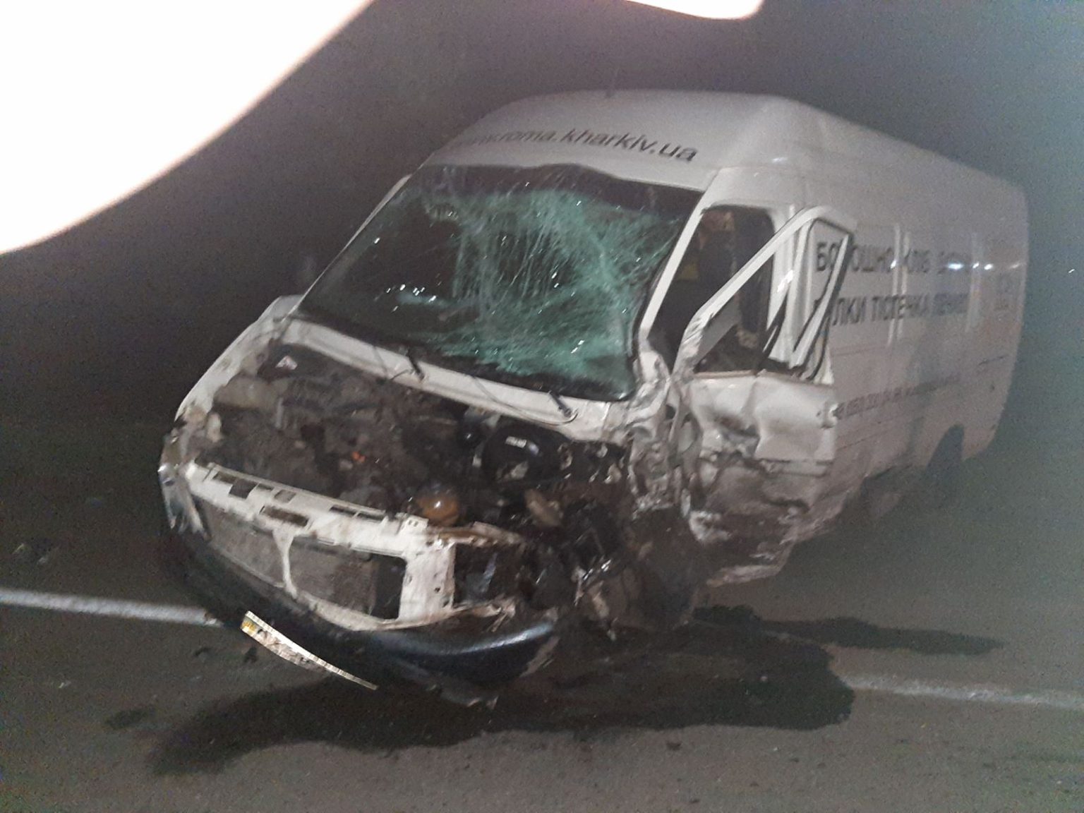 В Харьковской области произошло ДТП: машина всмятку, есть пострадавшие (фото)