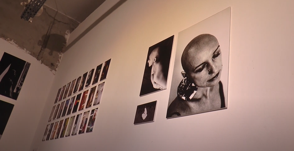 «Ревізії»: фотографи з різних куточків світу представили свої роботи в Харкові (відео)