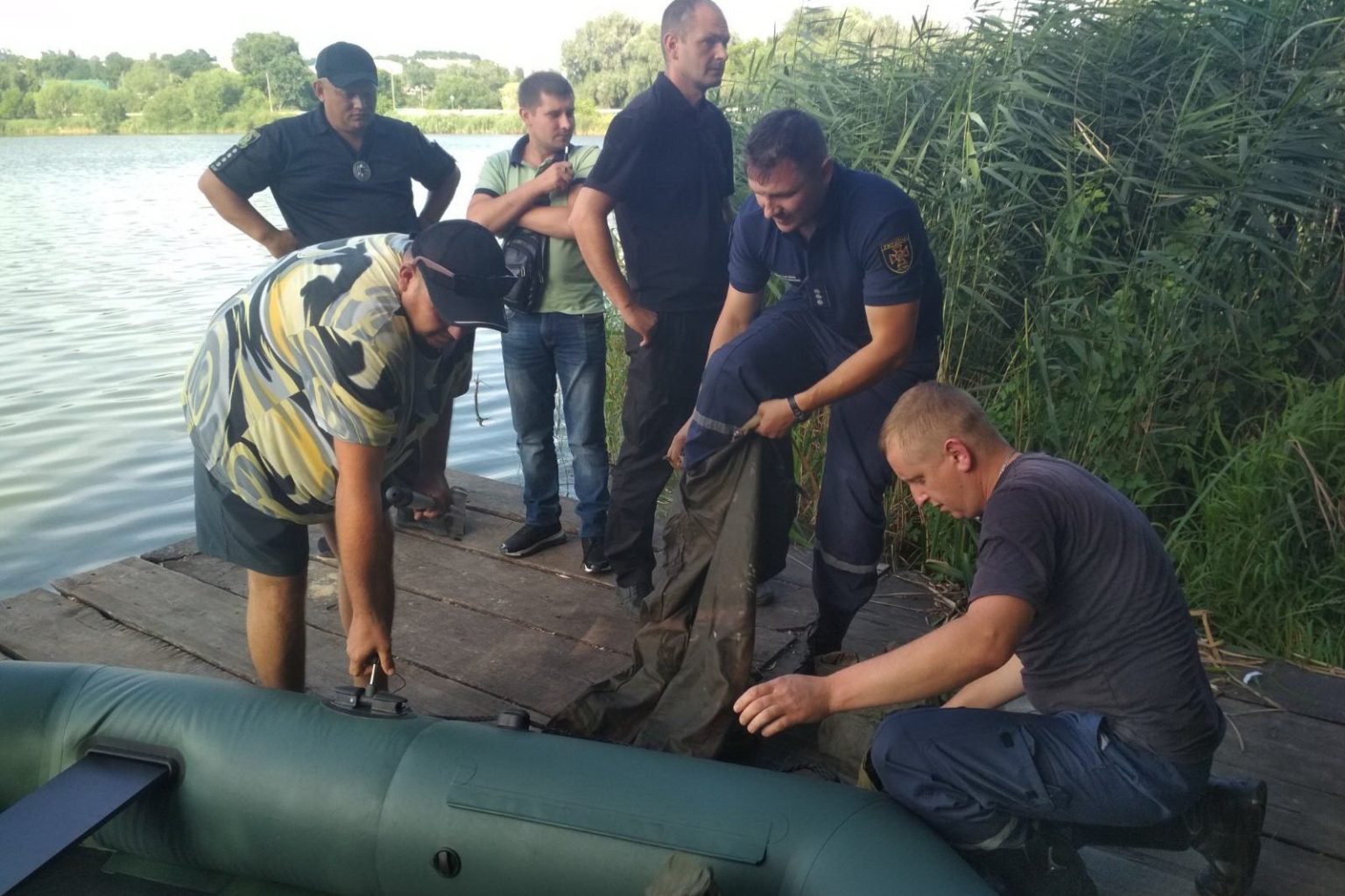 На Харьковщине в пруду нашли тело мужчины (фото)