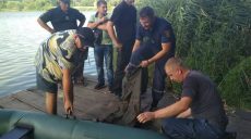 На Харьковщине в пруду нашли тело мужчины (фото)