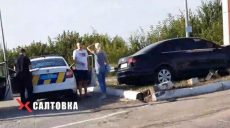 На окружной в Харькове женщина влетела в стену на авто (фото)