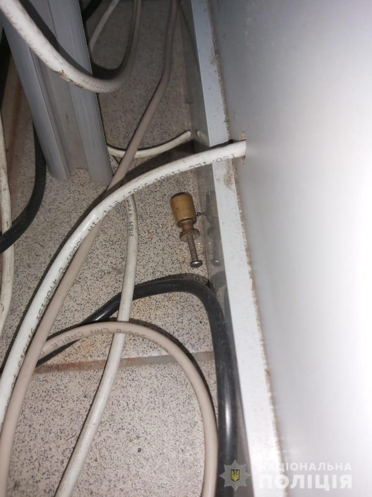 В Харькове работница банка приняла фурнитуру за бомбу (фото)
