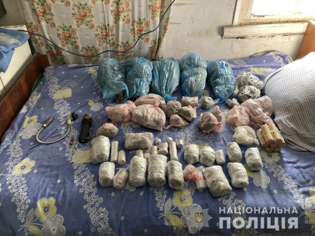 У себя дома житель Харьковщины хранил 3 кг каннабиса и гашиша (фото)