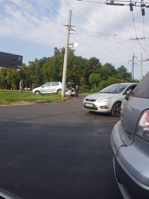 На Новых домах в Харькове столкнулись два автомобиля