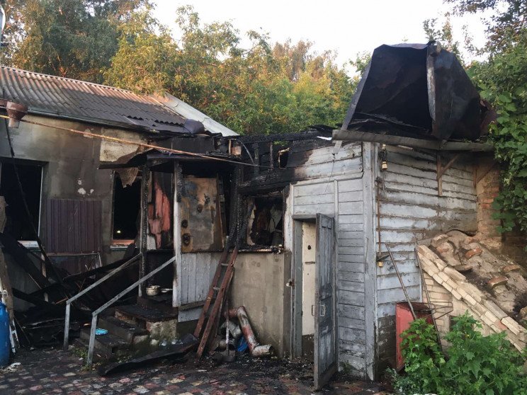 Во время пожара в Харькове погиб мужчина (фото)