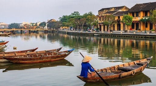 Во Вьетнаме из-за распространения коронавируса закрыли город Хойан