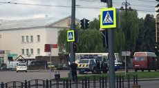 Правоохранители ведут переговоры с мужчиной, который захватил заложников в Луцке