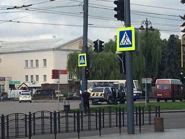 Автобус с заложниками и автоматные очереди в Луцке