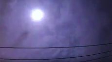 Над Токио пронесся яркий метеор (видео)