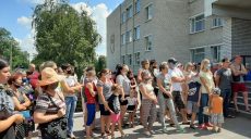 В Печенегах на Харьковщине протестуют люди (фото, видео)
