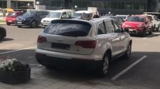 Подробности трагедии: мужчина выпал из окна на автомобиль