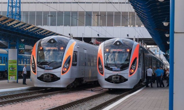 Специалисты выясняют причину поломки поезда сообщением Киев-Харьков